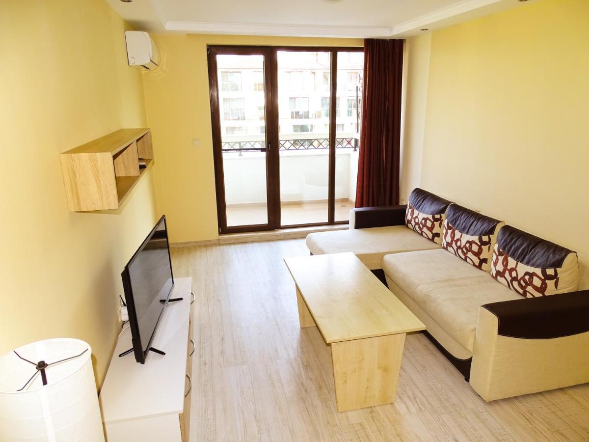 Golden Dunes Apartment *