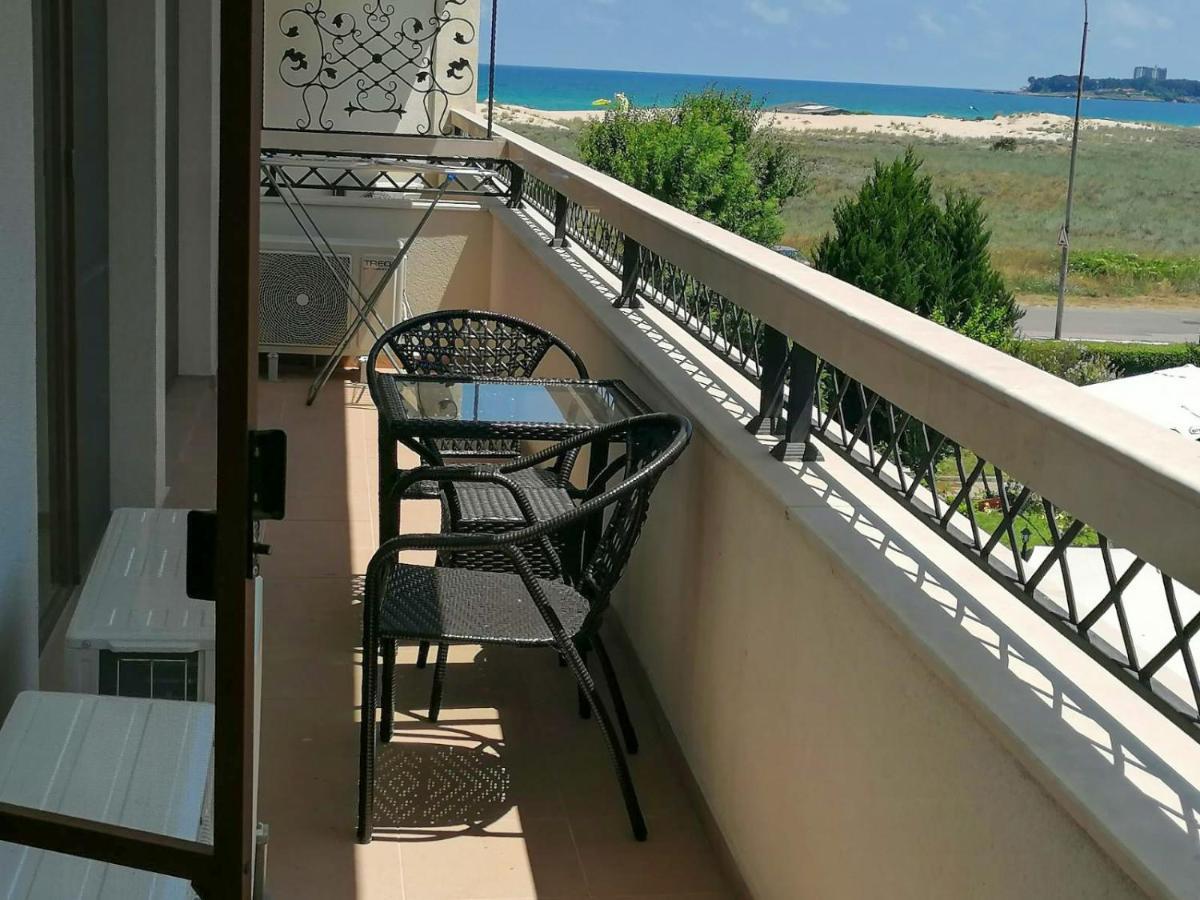 Golden Dunes Apartment *