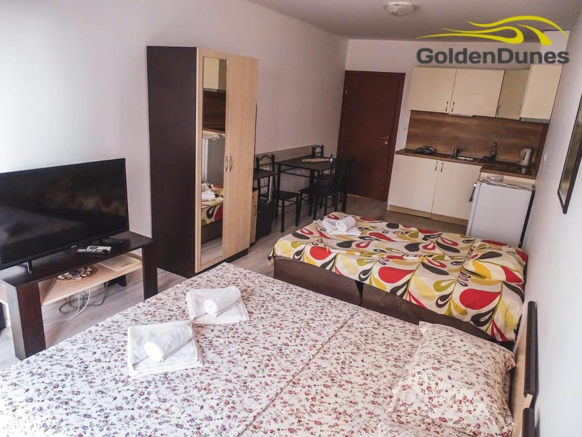 Golden Dunes Apartment *