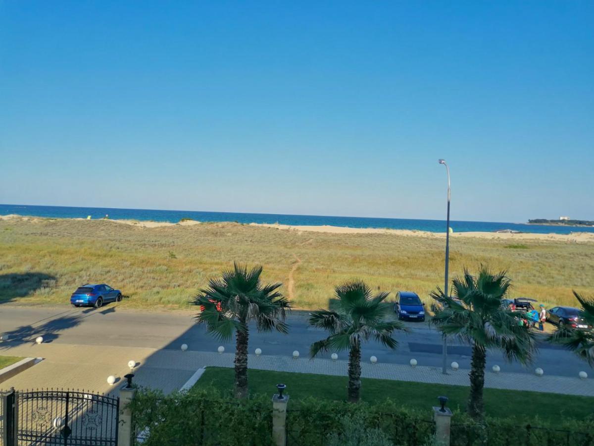 Golden Dunes Apartment